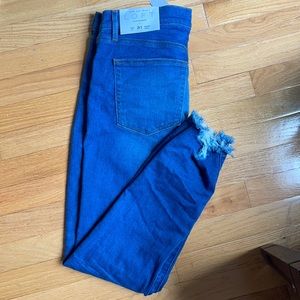 LOFT NWT Chewed Hem Skinny Jeans